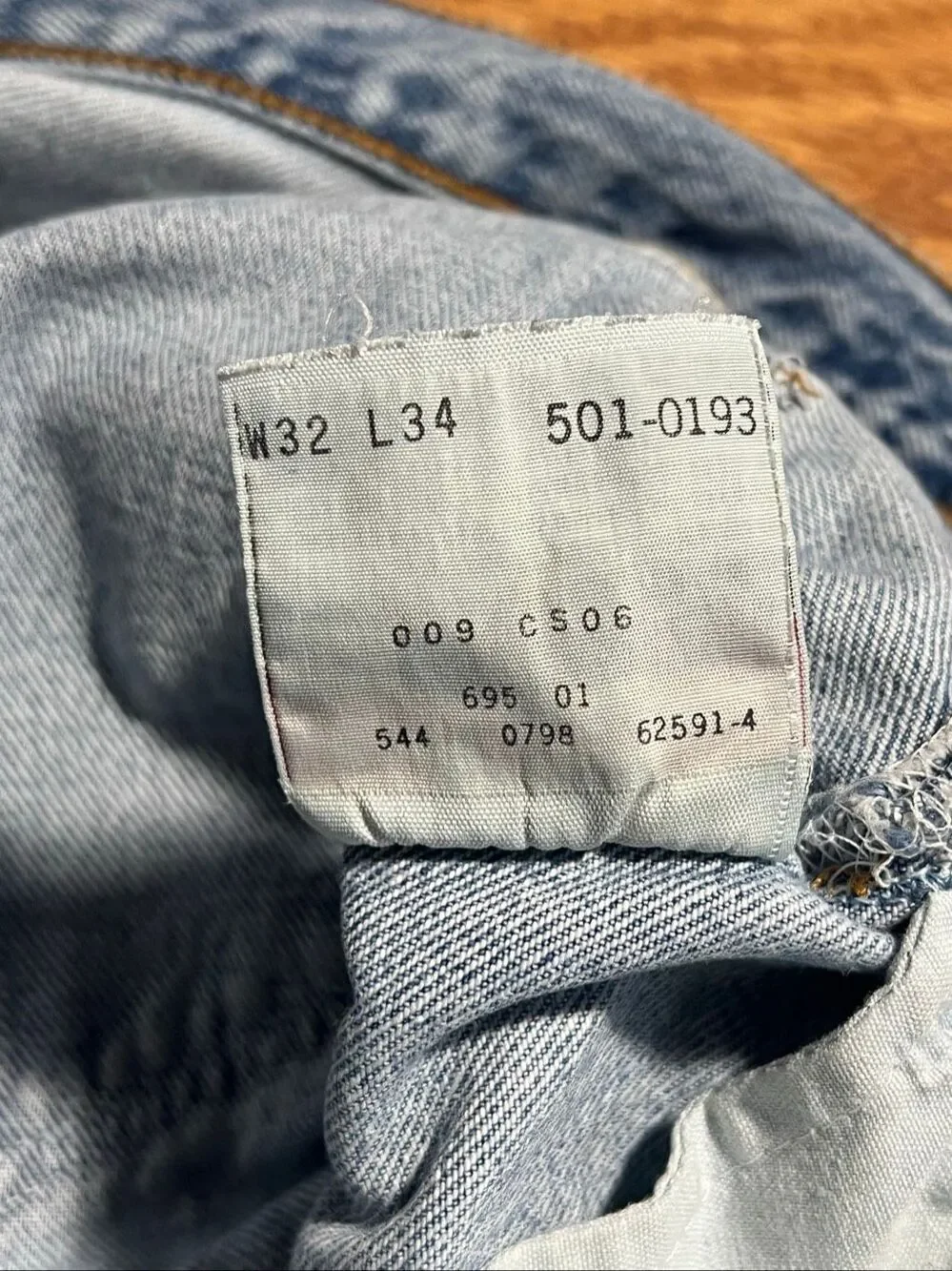Vintage Levis 501 Button Fly USA Made Jeans 32x34 (Actual 32x32)
